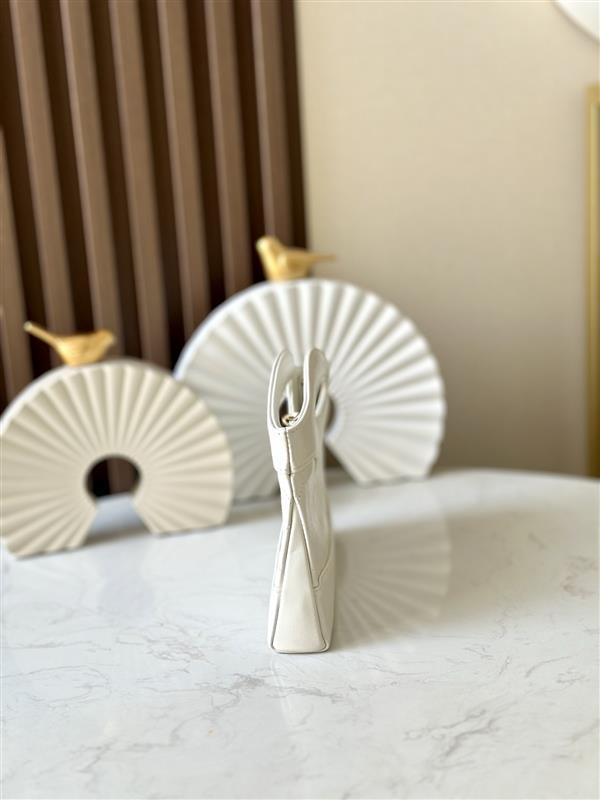 2026131221457825 570